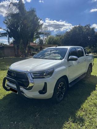 TOYOTA HILUX 2.8 D-4D TURBO DIESEL CD SRX 4X4 AUTOMÁTICO TOYOTA HILUX 2.8 D-4D TURBO DIESEL CD SRX 4X4 AUTOMÁTICO
